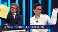 Alespoň uvidíte, jak lžete, nařkl Ševčík ve studiu Richterovou. Vstal a mával před ní lustrací